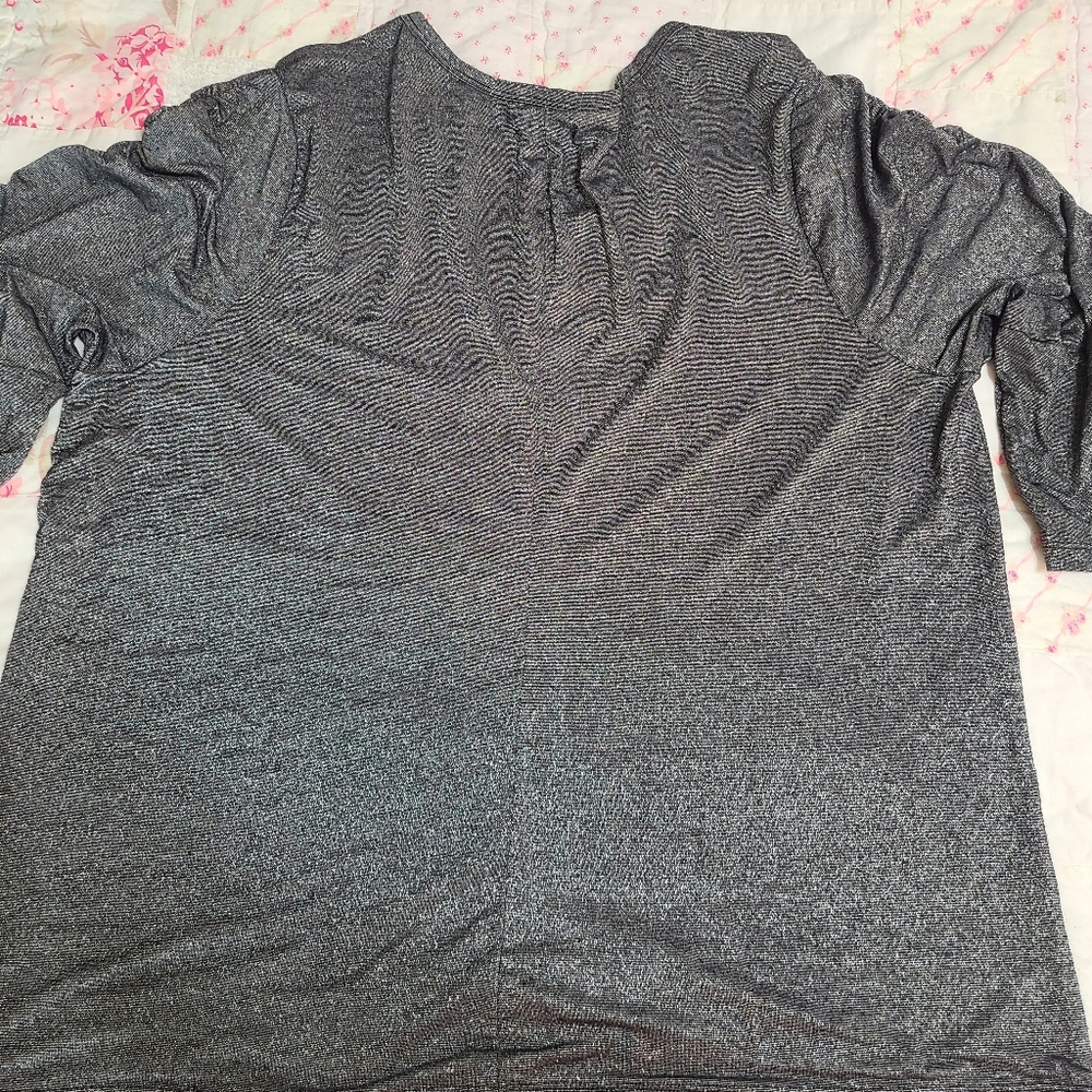 Top - silver thread accent - Picture 3 of 4